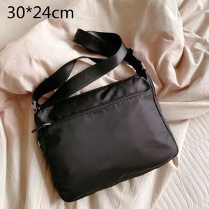 Erkek evrak çantaları omuz çantaları siyah naylon evrak çantası küçük boyutlu büyük kapasiteli çapraz çanta moda çapraz vücut fermuar cepleri üst 333c