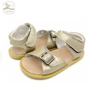 Tonglepao Boy Sandals Childrens Beach Shoes 한국 비 슬립 소프트 샌들 중간 어린이 여름 어린이 신발 240508