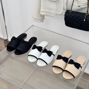 24ss Womens Slip On Slipper With Bow Sandals Ladies Slides Outdoor Beach Shoe Retro Black Mules Low Flat Heels Leisure Shoe Classic Quilted Texture Summer Casual Shoe