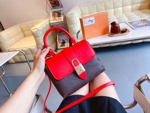 Designer bags Handbag Shoulder Chain Bag Clutch Flap Totes Bags Wallet Check Velour Thread Purse Double Letters Solid Hasp Waist Square Stri