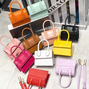 2023 Mini Handbag Fashion 2 Size Girls Messenger Luxury Designer Bag Cute Ladies Crossbody Bags Women Fairy Counter Counter Forctions 321J