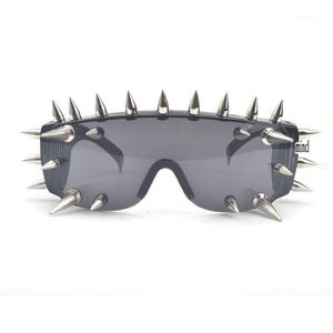 2020 Rivet Spike Decoration Windproof Hip Hop Männer Punk Sonnenbrille Brille Mode Frauen Bühne Party Sonnenbrille FML1 2229