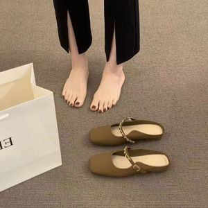 Salto baixo pequeno estilo perfumado baotou meio chinelos sapatos femininos summer Outwear 2024 pequena bandeja francesa Sapatos solteiros preguiçosos