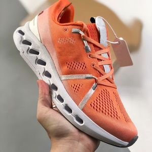 2024 Novo designer de moda Silver Orange Splice Sapatos de tênis casuais para homens e mulheres Sapatos de nuvem Sapatos de corrida Sneakers de choque lento DD0424A 36-46 4