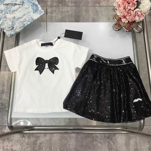 NY GIRLS KLÄNNING SOMMER BABY TRACKSUITS Kids Designer Kläder Size 90-150 CM Bow Decorated T-Shirt och Shiny Sequin Short Kirt 24May