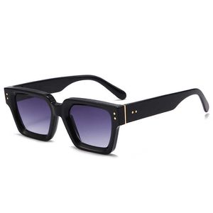 New square mens sunglasses high-end and fashionable with metal accessories such as rice nails. Sunglasses can be printed