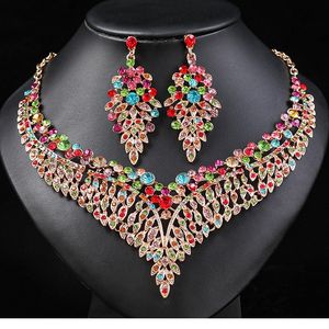 Europeisk och amerikansk retro Trend Färgglada bladbenben Kedja örhängen Halsband Set för kvinnors eleganta temperament Nya smycken