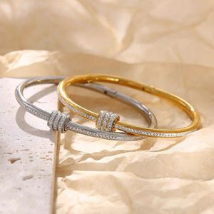 Bangles bracelets with all over the sky star diamonds designer jewelry Fashionable and versatile 245U