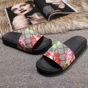 G Designer Sandals Italy Slippers Paris New Rubber Slides Sandals Floral Brocade Women Men Slipper Flat Flip Flip Flopes Fashion Beach Beach Red 35-44