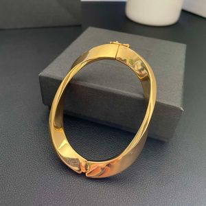 2024 Fashion Famous Brand Gold Plated Irregular Elliptical Geometry Bracelet Women Designer Top Quality Jewelry Trend