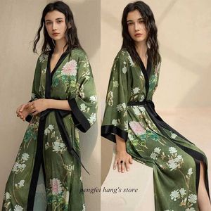 Kadınlar Robe Lüks Baskı Çiçek Banyıl Plaj Giysileri Kadınlar Corning Çin tarzı Kimono Elbise Lady Giyim İpek Rayon Nightwear Ev Kıyafetleri