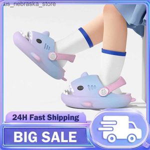 Slipper new Clorful Childrens Shark Slide Fashion Baby Cartoon Girl Boy Family No Outdoor Beach Sandals Q240409