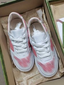 Märke barn sneakers röd logotyp full tryck babyskor storlek 26-35 högkvalitativa varumärkesförpackningar flickor pojkar designer skor 24 maj