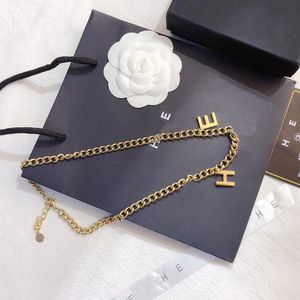 18k guldpläterat halsband lyxigt brev hänge halsband designer smycken lång kedja utsökt avancerad design populärt modemärke sel 271h