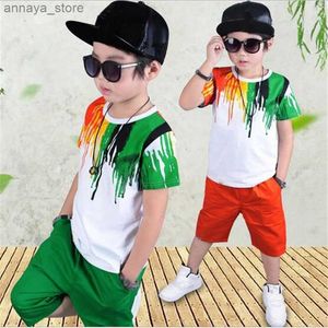 Kleidungssets 2022 Neue Sommer-Jungen-Kleidung Set Casual Hip Hop Streifen farbig T-Shirt+Hosen 2pcs Set Kindergarten Performance Childrens Clothingl2405L24045