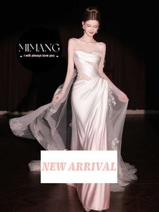 المصمم 2024 جديد تدرج جديد فاتح فستان الزفاف ساتان العروس الأبيض والوردي فستان الزفاف الفريد