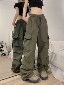 Spodnie damskie capris qwk y2k cargo spodnie kobiety vintage w lupgy spadochronowy koreański strtwear dres do harajuku swobodne szerokie nogi spodnie letnie y240509