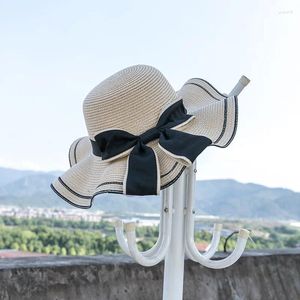 Breite Krempelnhüte 2024 Frühling/Sommer koreanische Frauengrashut Blumenkante Sonnenschatten Elegante und süße Strand Sonnenschutz YC164