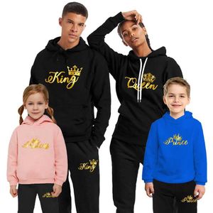 Männer T-Shirts Eltern Kinder Kinder Familienkleidung König Königin Prince Eltern-Kind-Tracks-Aufenthalt Frauen Männer Jungen Mädchen Kinder Hoodies + Hosen 2 Stück Setl2405