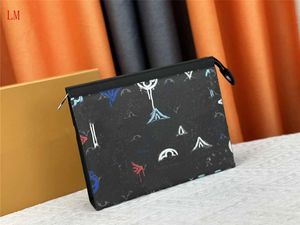 المصمم الفاخر Zippy Mm Graphite Pouch Pouch Men Clutch M81849 محفظة براءة اختراع حقيبة يد جلدية