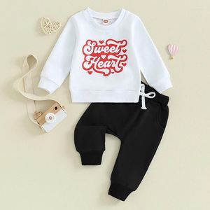 Kläduppsättningar småbarn Baby Boy Valentines Day Outfits Sweet Heart Sweatshirt Tops Elastic Pants Spädbarn Född hösten Vinterkläder