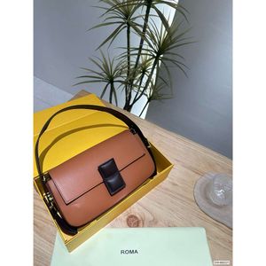 Fendidesigner Bag Fendibags Classic Canvas حقيبة باغفرت ، حقيبة يد مصممة Crossbody ، حقيبة الكتف ، حقيبة محفظة رفرف فاخرة 896