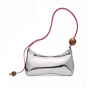 lustrzana wysokiej jakości torby designerskie srebrne sprzętowe torba pod pachami kobiet niszowy styl francuski jedno ramię przenośna damska torba crossbody 240115