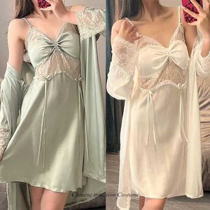 Kadınlar Robe Seksi Kemez Nightdress Dantel Boş Out Nightgown Nighty Robe Set Sweet Sleepwear Kadın İpek Saten Giysey Bahar Yeni Batrobe Elbise