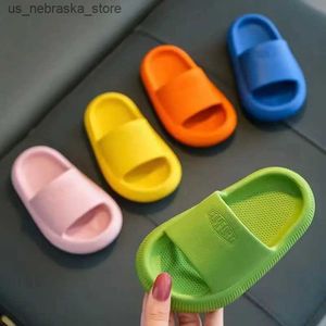 Pantofole per bambini pantofole da bagno estate a colori solidi anti-slip sola sola di 2-8 anni Famiglia carina per ragazzi e ragazze Q240409