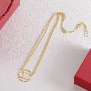 Gold Hoop Necklace Minimalist Designer Halsband för kvinnor. Alla hjärtans dag presentdesigner smycken gratis porto.