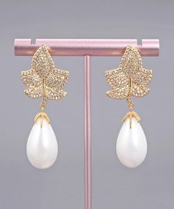 Guaiguai Jewelry White Sea Shell Pearl Gold Color Plated CZ Micro Pave Drop أقراط للنساء الأحجار الكريمة الحقيقية Stone Stone Fashion Jewell4104980
