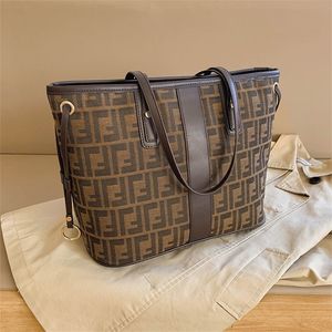 Venda on -line de fábrica líquido vermelho avançado senso de grande capacidade bolsa feminina nova moda uma bolsa de ombro versátil saco de sacola 257i