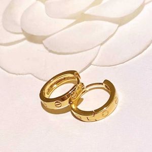 Minimalistische Designohrringe exquisit und minimalistisch für Frauen Luxus goldener geometrischer einfacher eleganter vielseitig mit Karren Originalohrring