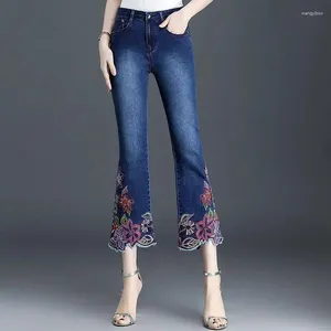 Jeans femininos Primavera Summer Mulheres Bordadas Flores Flare Moda Vintage Slim Fino Cantura Alta Azul escuro Casual Coloque as calças jeans