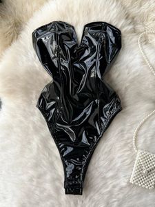 Pu läder sexiga bodysuits kvinnor ärmlös blixtlås smal rompers hösten vinter streetwear franska stil holidy vintage palysuits 240423