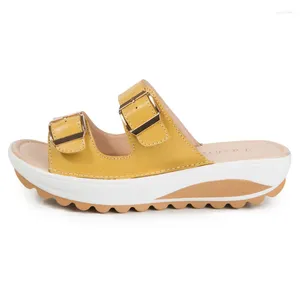 Flipers feminino sandálias de cunha de calçada aberta 2024 Anti-deslizamento Slipper de designer casual Slipper Flats Bohemian Chaussure Size 42