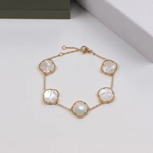 12 stili mescolare le donne di alta qualità da donna braccialetti in acciaio titanio classico cinque fiori a quattro foglie braccialetti di lusso braccialetti Lady pa 250m