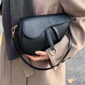 Lyxdesigner sadel handväska axelväskor crossbody toppkvalitet mode kvinnor klassisk läderväska koppling totes plånböcker damer handväska handväska sadel väska