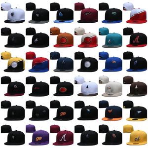 Tutte le squadre sfoggiano cappelli a snapback mix piatti Colori di baseball vintage a baseball con colore grigio sotto la lettera cucita di una taglia