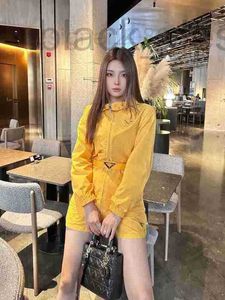 Women's Two Piece Pants designer 2023 Early Spring New Belt Waist Hooded Windbreaker Coat Shorts Triangle Label Casual Fashion Set Women AZBJ I49C