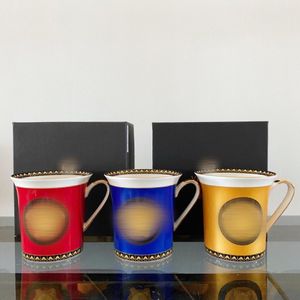 Luxus klassisches klassisches handbemalte Beschilderung Tassen Kaffeetasse Teetasse hochwertige Knochenchina mit Geschenkboxverpackung für Familienfreund Housewarmi 262g