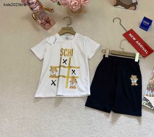 Yeni bebek eşofmanları yaz erkek çocuklar set çocuk tasarımcısı kıyafet boyutu 100-150 cm damalı oyun deseni baskılı tişört ve şort 24 maya