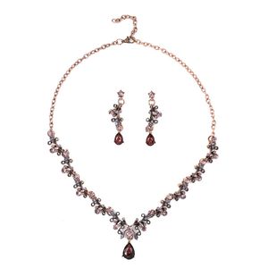 Trendy and fashionable jewelry highlights the elegant and noble temperament of earrings and necklace sets Artistic women's trendy collarbone chains