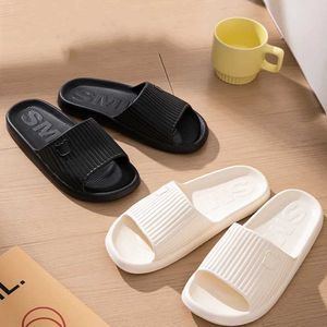 Pantofole nuove coppie estive estate scivoli non slip sandali morbidi per donne uomini casual Ladies Scarpe da casa Flip Flip per interni H240509