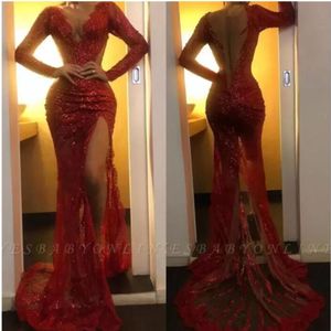 2022 Sparkling Red Sheer V Neck Sequin High Split Mermaid Prom Dresses Lång ärm Tulle Applique Sweep Train Formal Party Evening Gow 2625