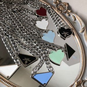 Luxurys Sale Pendant Necklaces Fashion for Man Woman Inverted Triangle Letter Designers Brand Jewelry Mens Womens Trendy Personality Cl 216m