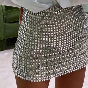 Mody diamentowy patchwork ciasna paczka mini spódnica Summer Sexy Sliver cekin nocna nocna spódnica kobiety kobiety impreza odzież 240506