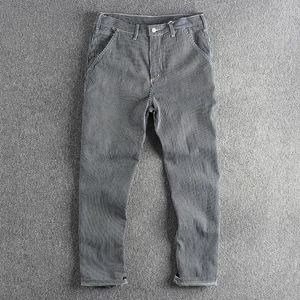 Calças masculinas podem ter uma tendência japonesa de jeans vintage cáqui