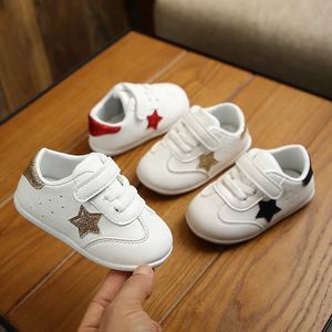 Sneakers Girl Baby 0-2 år gamla barns avslappnade skor manlig lärande går singel 2020 vår och höst ny upplaga H240509