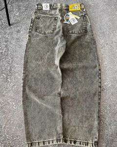 Мужские джинсы Новая уличная полярная скейтбординга, вышиваемая вышиваемая модель, серо -мытья мужская бренда корейская мода в стиле юанса в стиле, Q240509